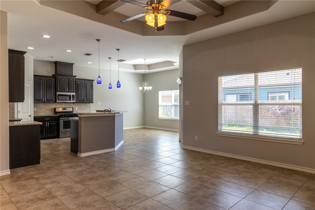 1121 Axis Property Photo 3
