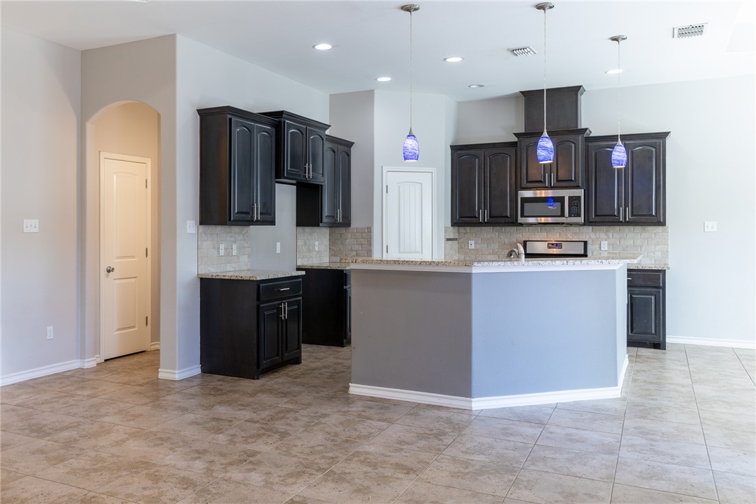 1121 Axis Property Photo 4