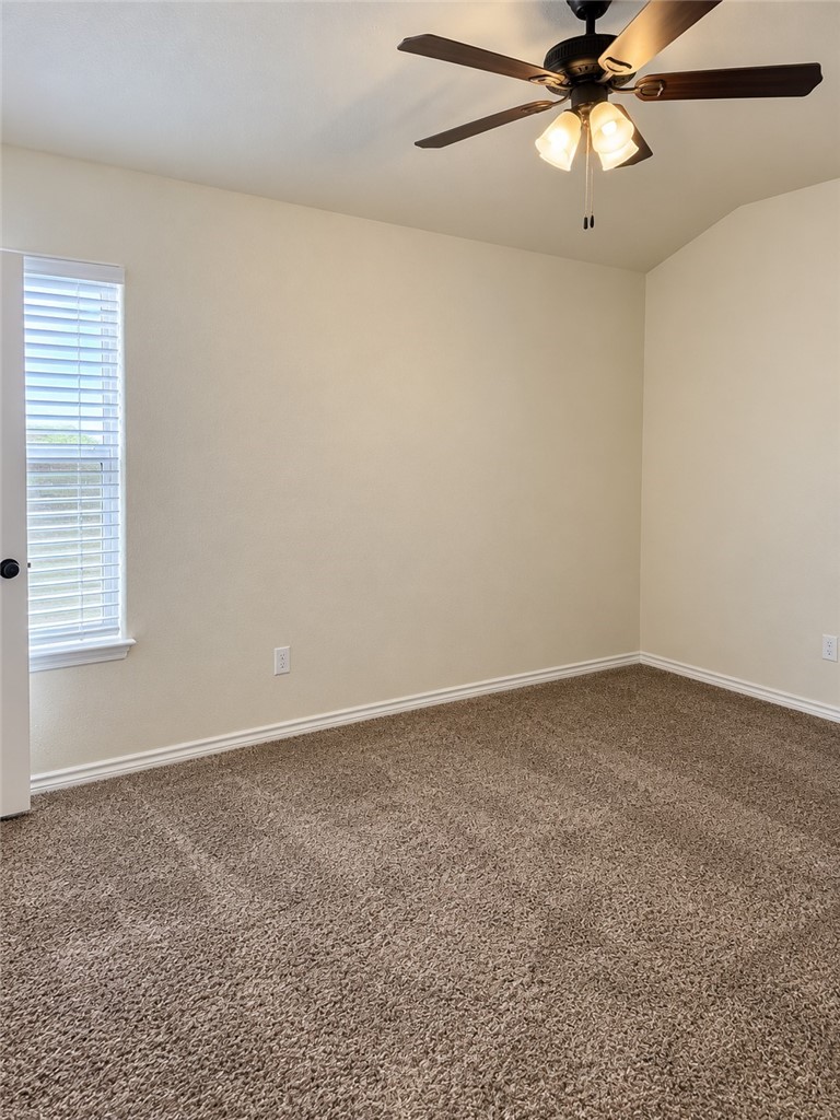 9542 English Oak Dr Property Photo 5