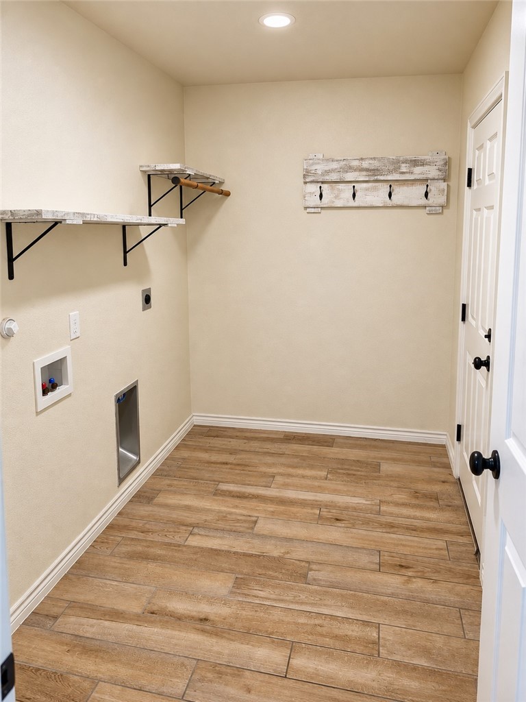 9542 English Oak Dr Property Photo 6