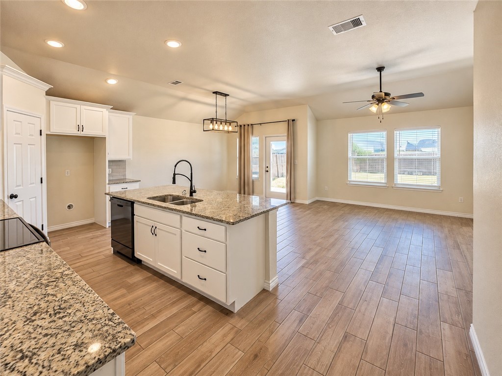 9542 English Oak Dr Property Photo 7