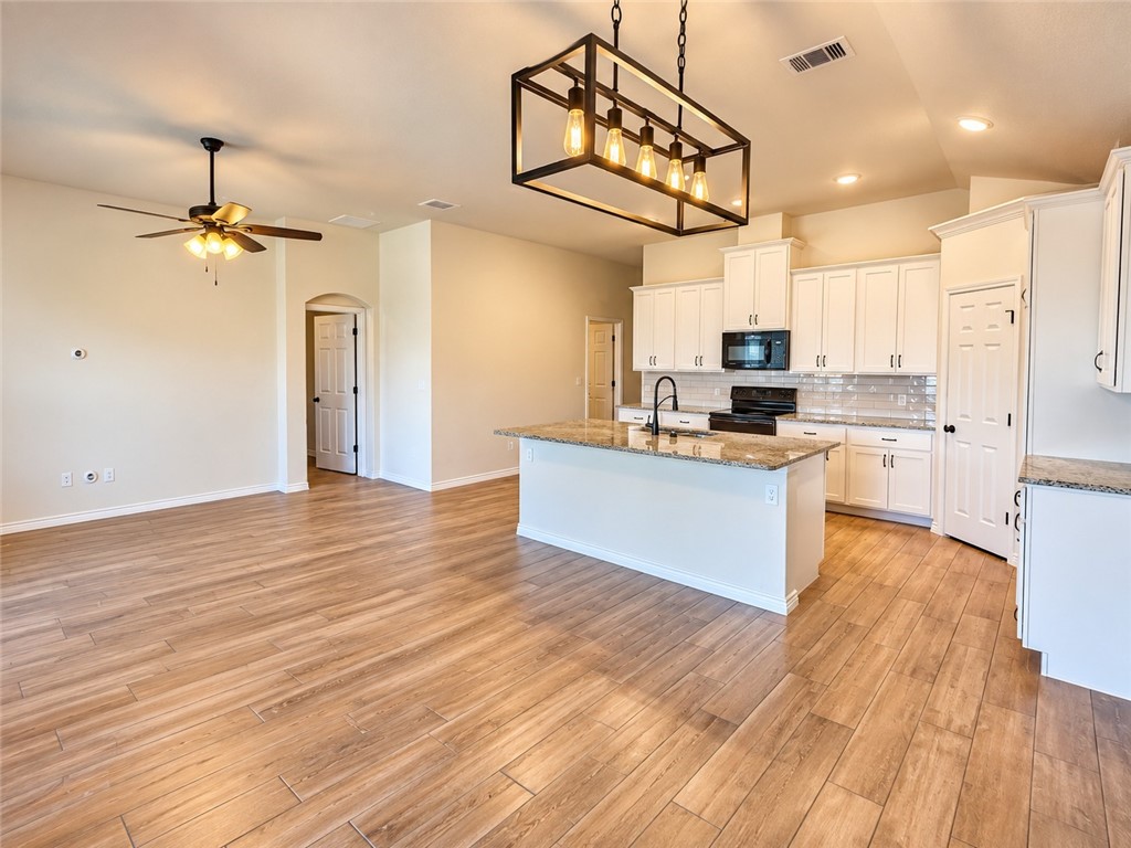 9542 English Oak Dr Property Photo 8
