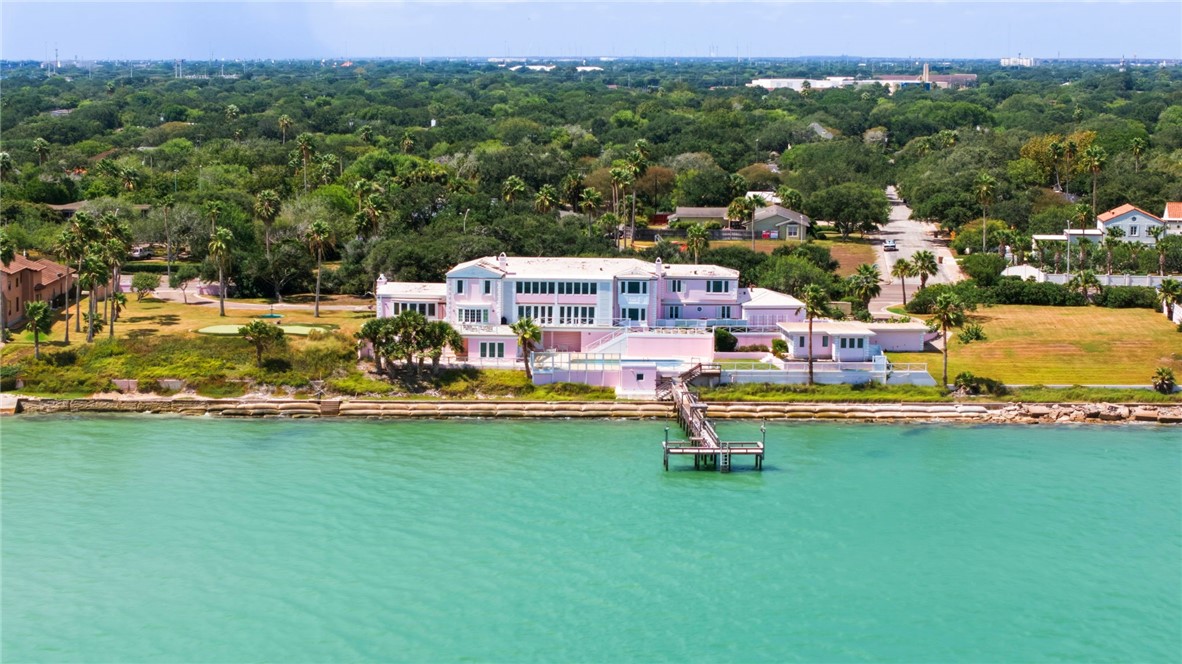 4002 Ocean Dr Property Photo 3