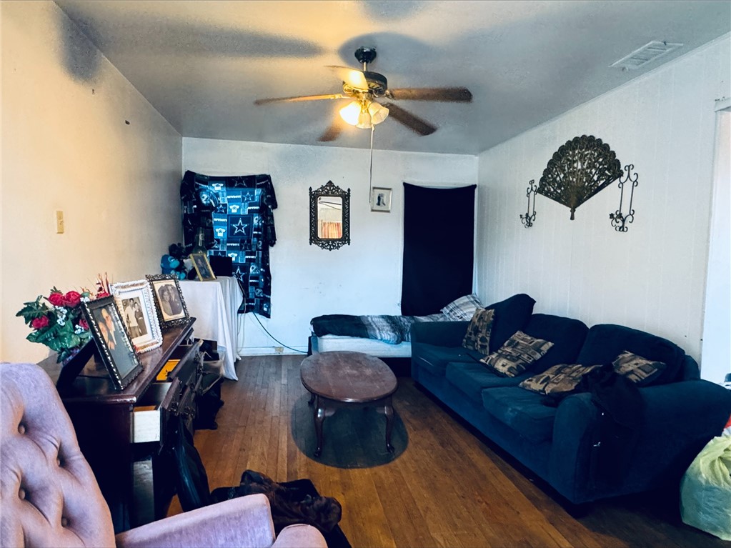 1634 Brentwood Dr Property Photo 4