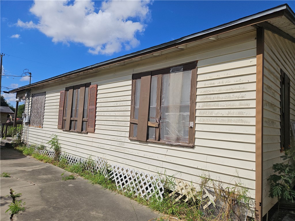 475 Cenizo St Property Photo 17