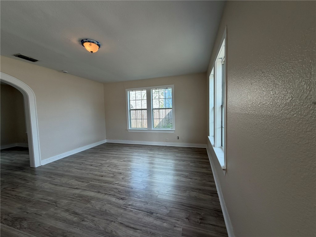 107 Blevins St Property Photo 4