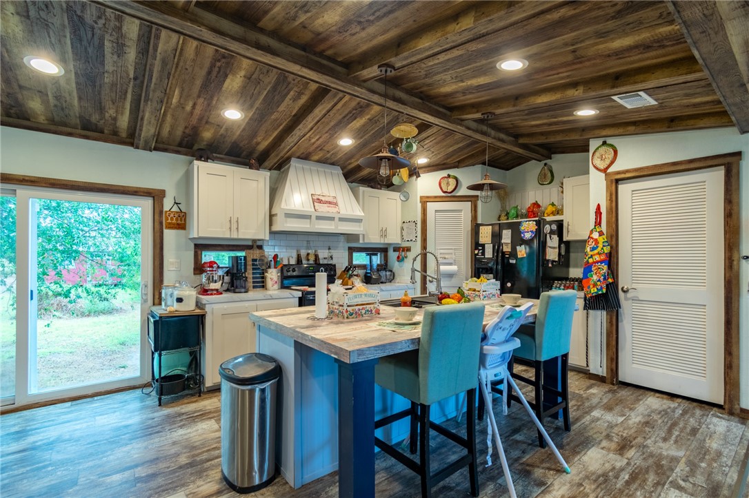 245 County Road 1341 Property Photo 6