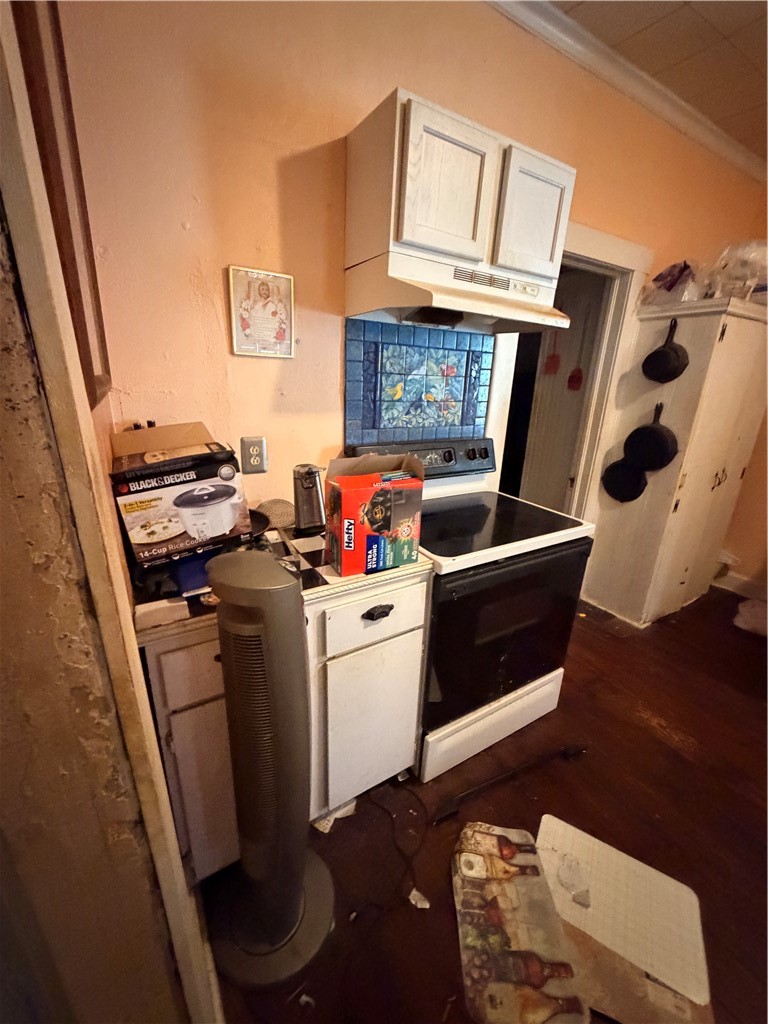 1027 S Houston St Property Photo 6