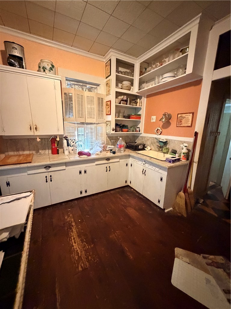 1027 S Houston St Property Photo 9