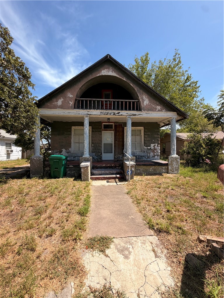 1027 S Houston St Property Photo 12