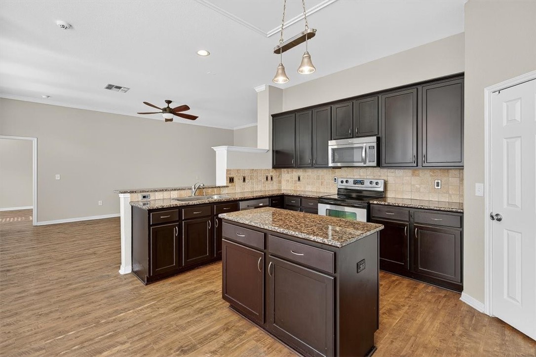 7506 Exeter Property Photo 11