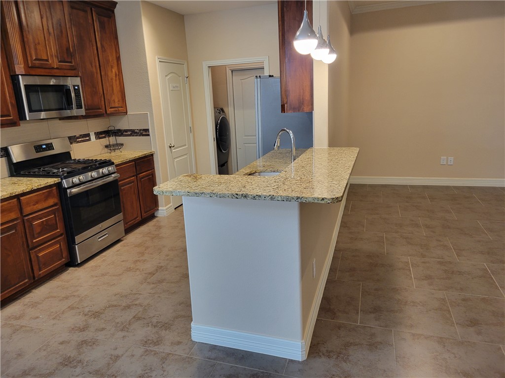 2213 Diamond Dr Property Photo 6