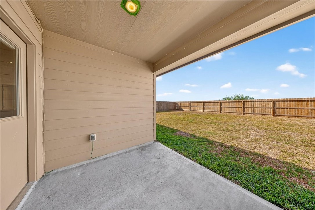 1118 Thames Chase Dr Property Photo 28