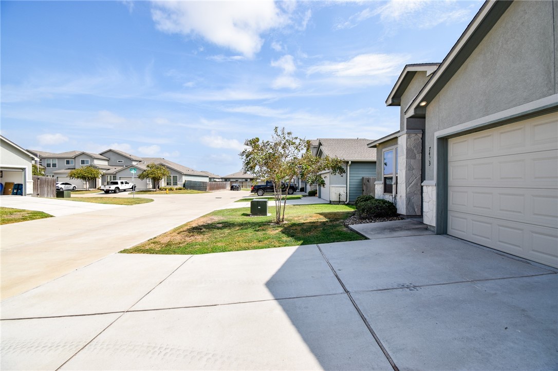 7433 Castille Ct Property Photo 4