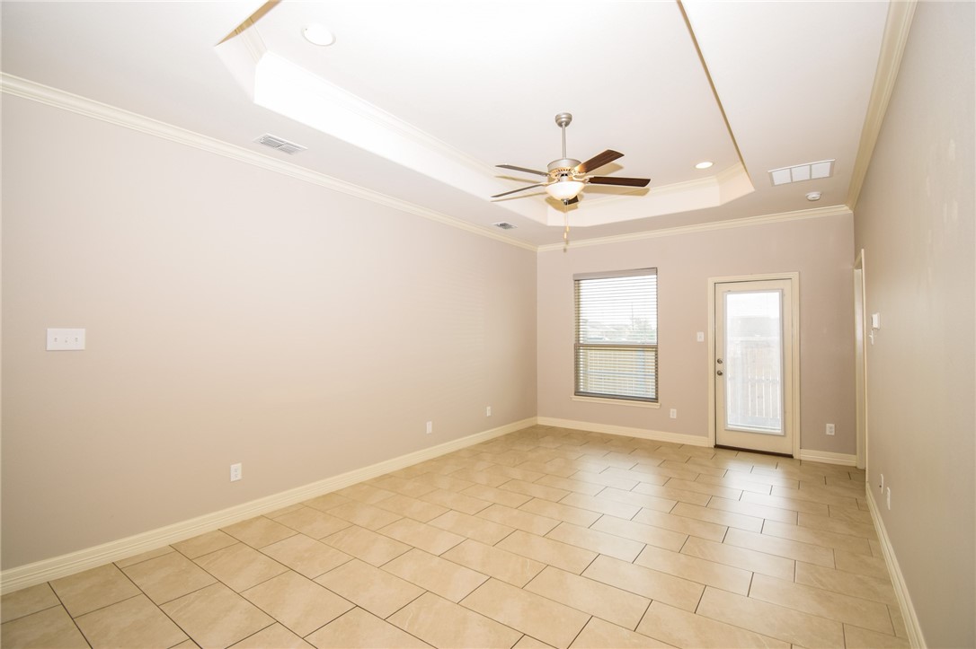 7433 Castille Ct Property Photo 9