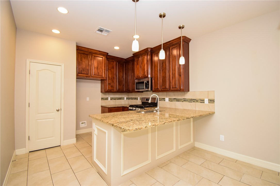 7433 Castille Ct Property Photo 11