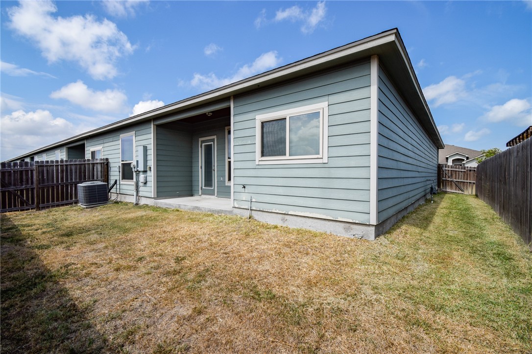 7433 Castille Ct Property Photo 42