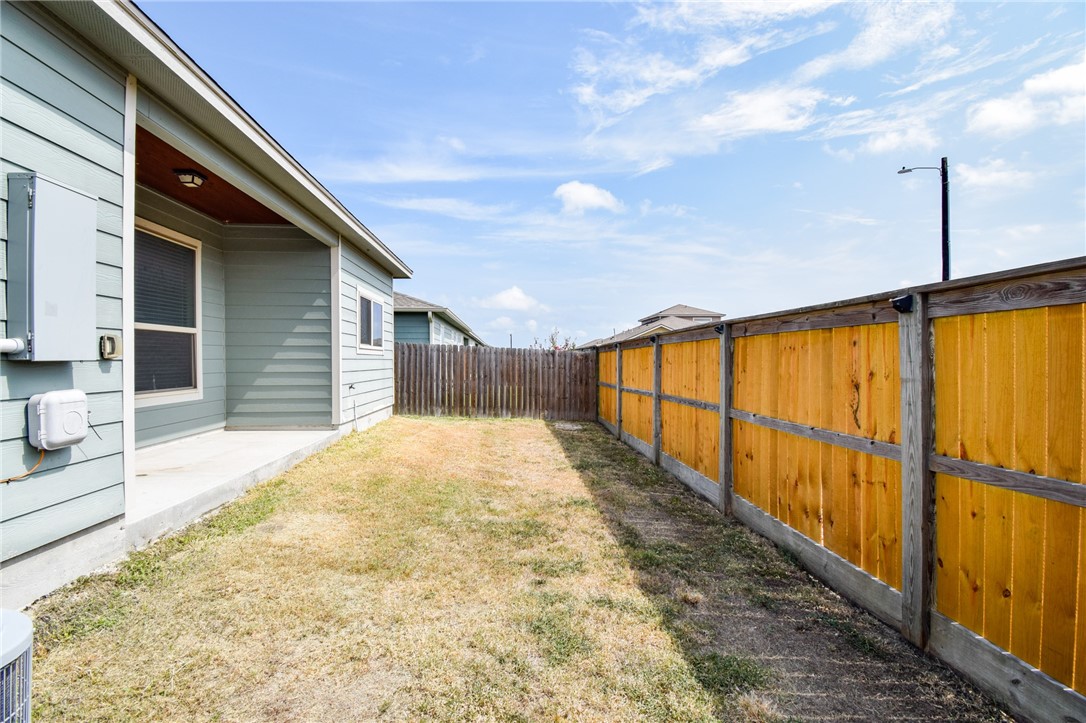 7433 Castille Ct Property Photo 43
