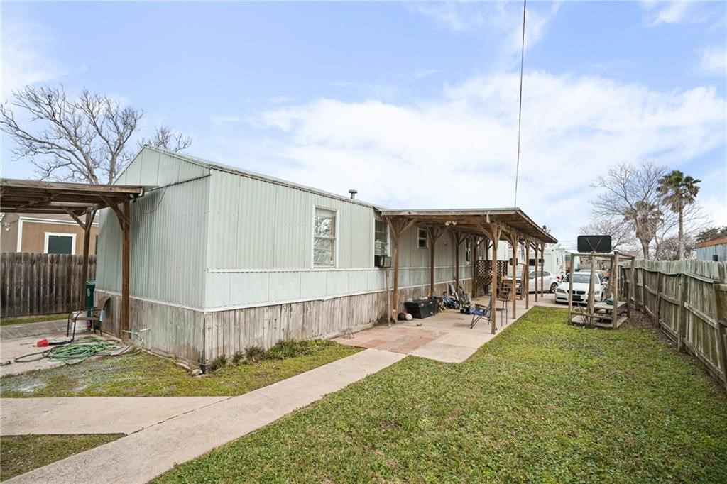 926 Weaver St Property Photo 1