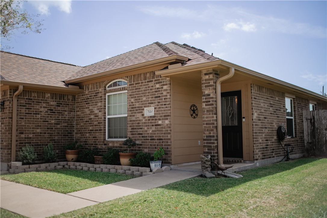2114 Mendocino Dr Property Photo 3