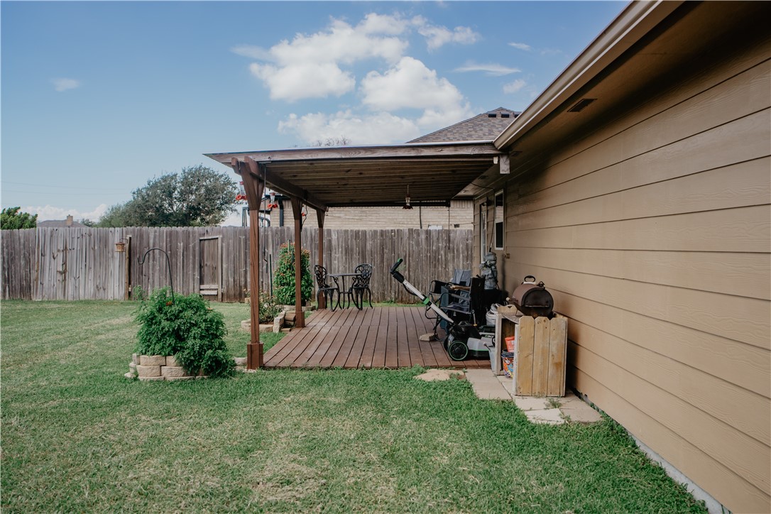 2114 Mendocino Dr Property Photo 8