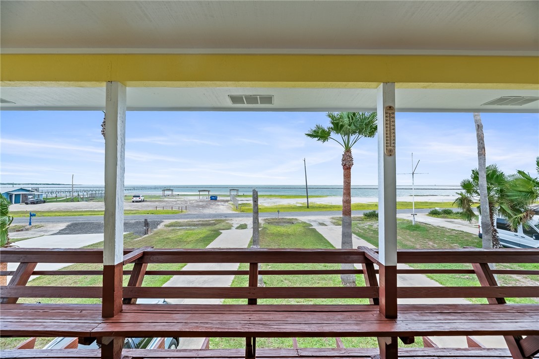 715 Bayshore Dr Property Photo 3