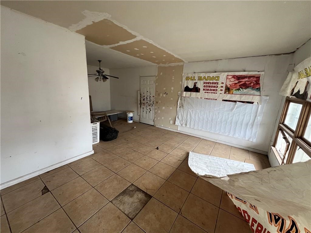 909 Highland Ave Property Photo 2