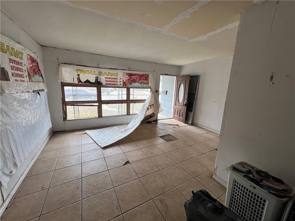 909 Highland Ave Property Photo 4