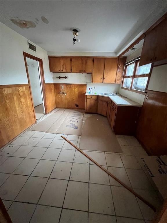 909 Highland Ave Property Photo 5