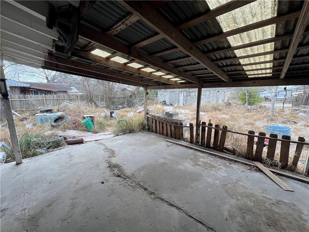 909 Highland Ave Property Photo 9