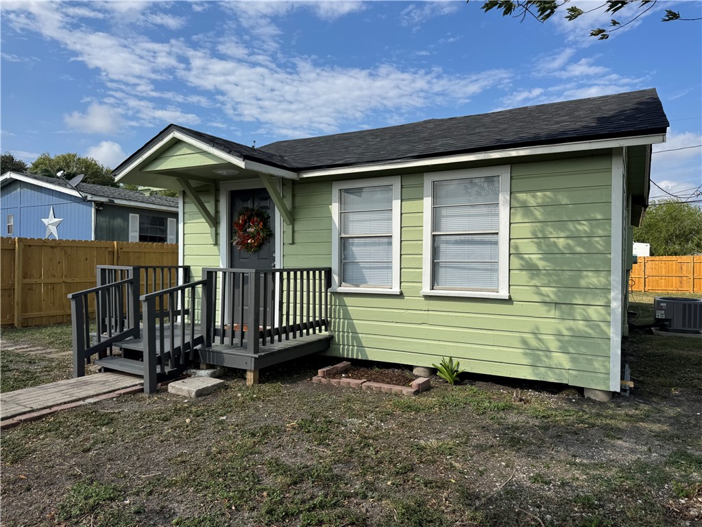 448 Peach St Property Photo 1