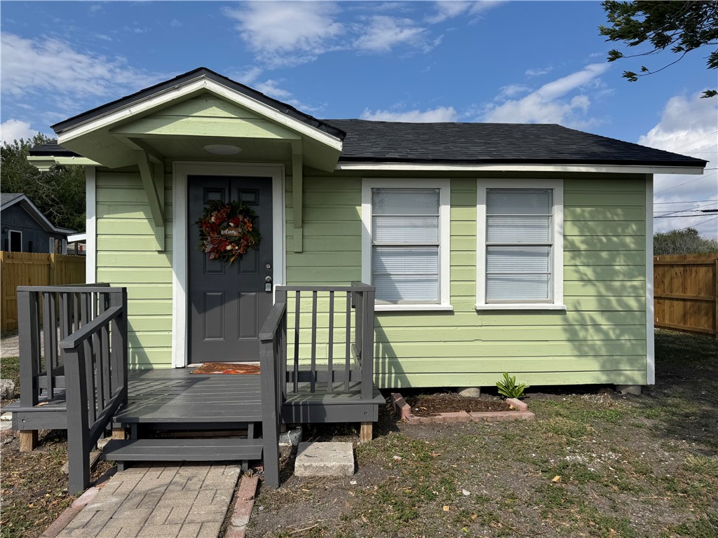 448 Peach St Property Photo 2