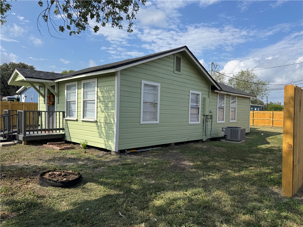 448 Peach St Property Photo 4