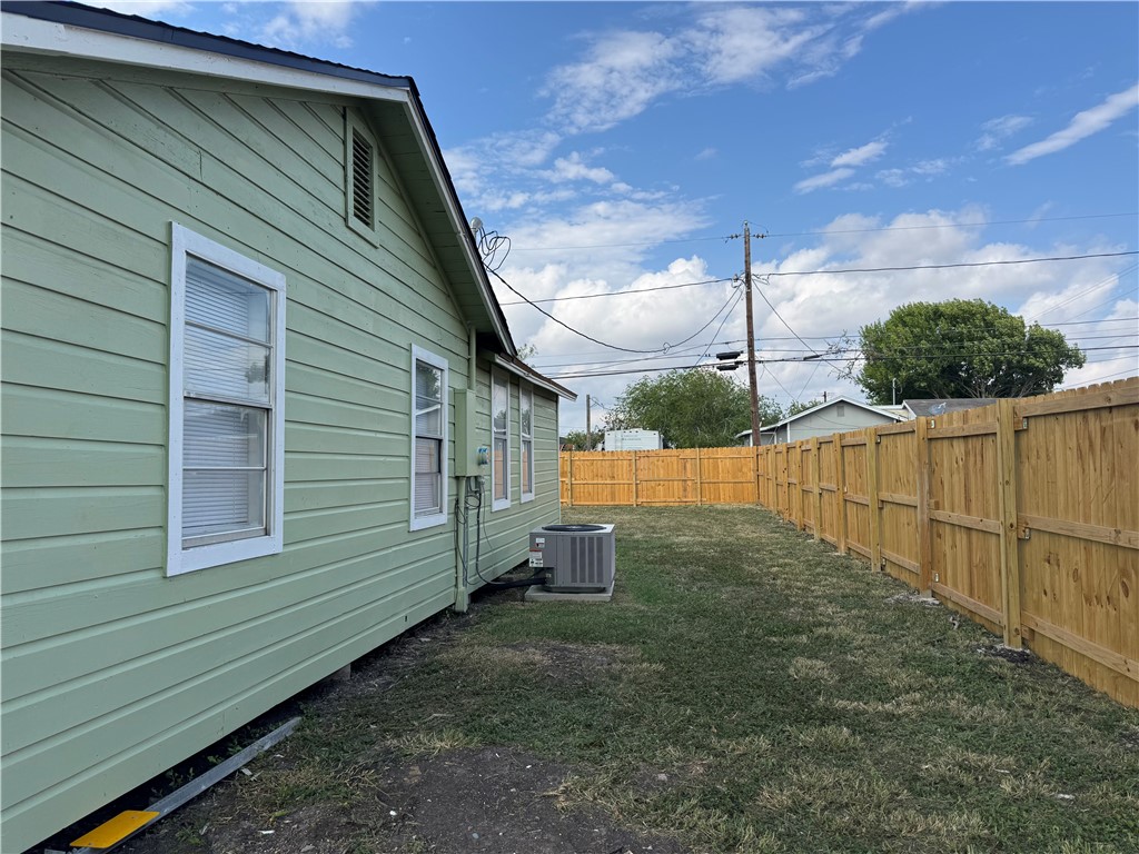 448 Peach St Property Photo 5