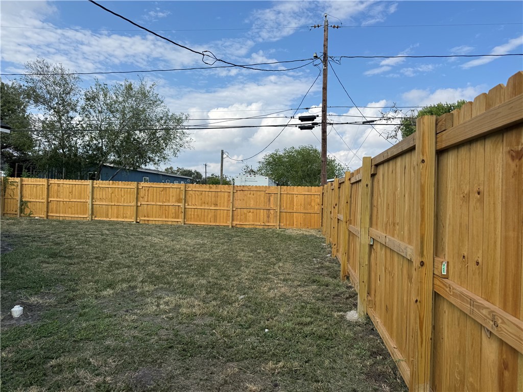 448 Peach St Property Photo 6