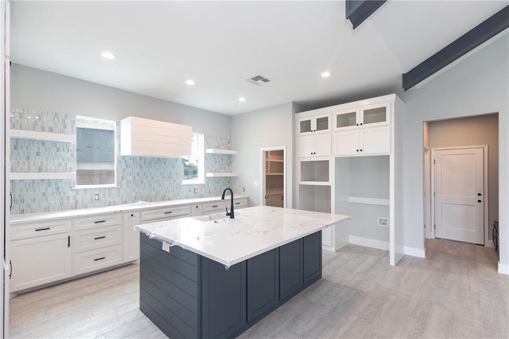 483352 Property Photo 5