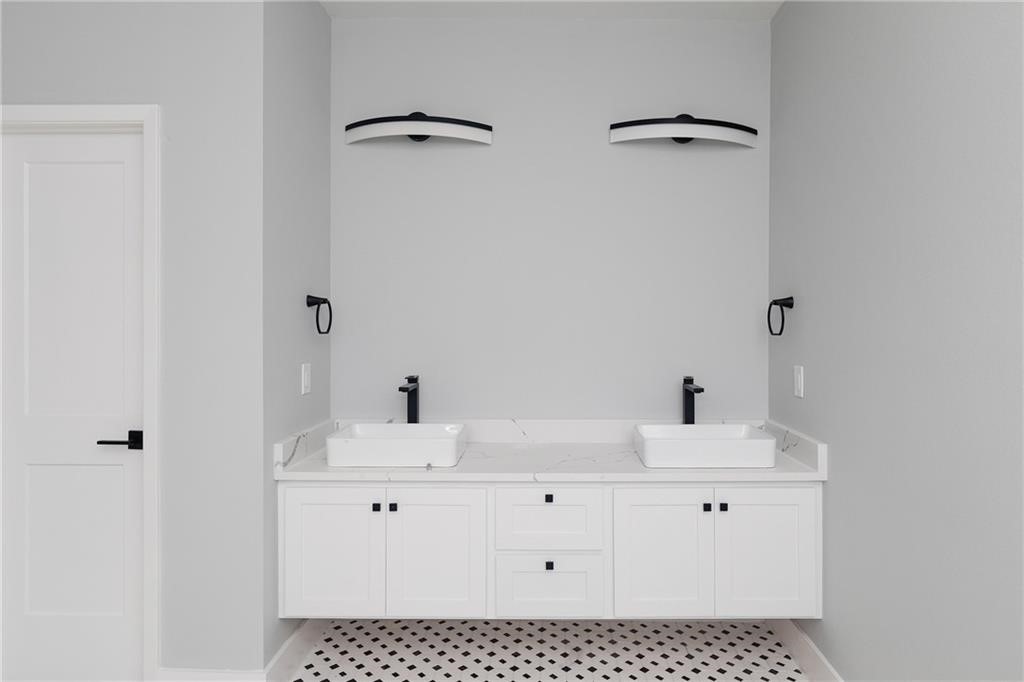 483352 Property Photo 8