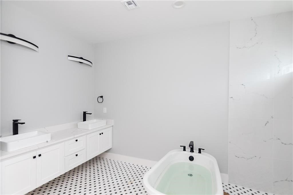 483352 Property Photo 9