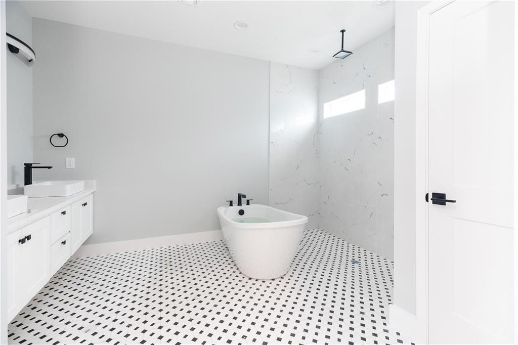 483352 Property Photo 10