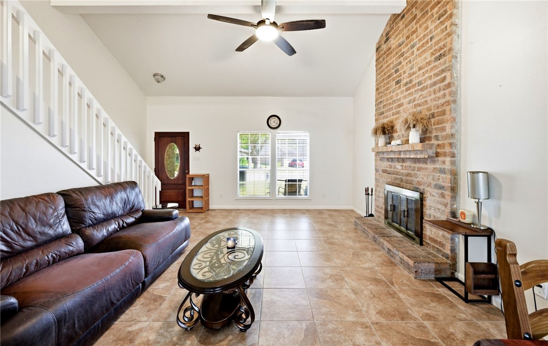5305 Woodgate Dr Property Photo 3