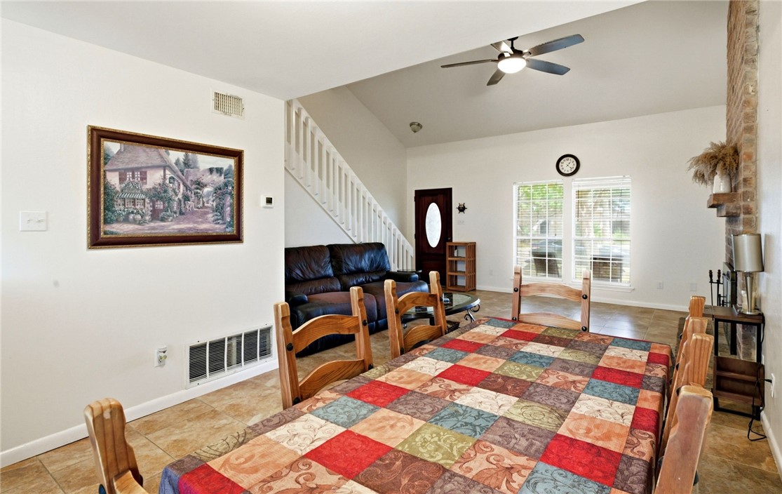 5305 Woodgate Dr Property Photo 6