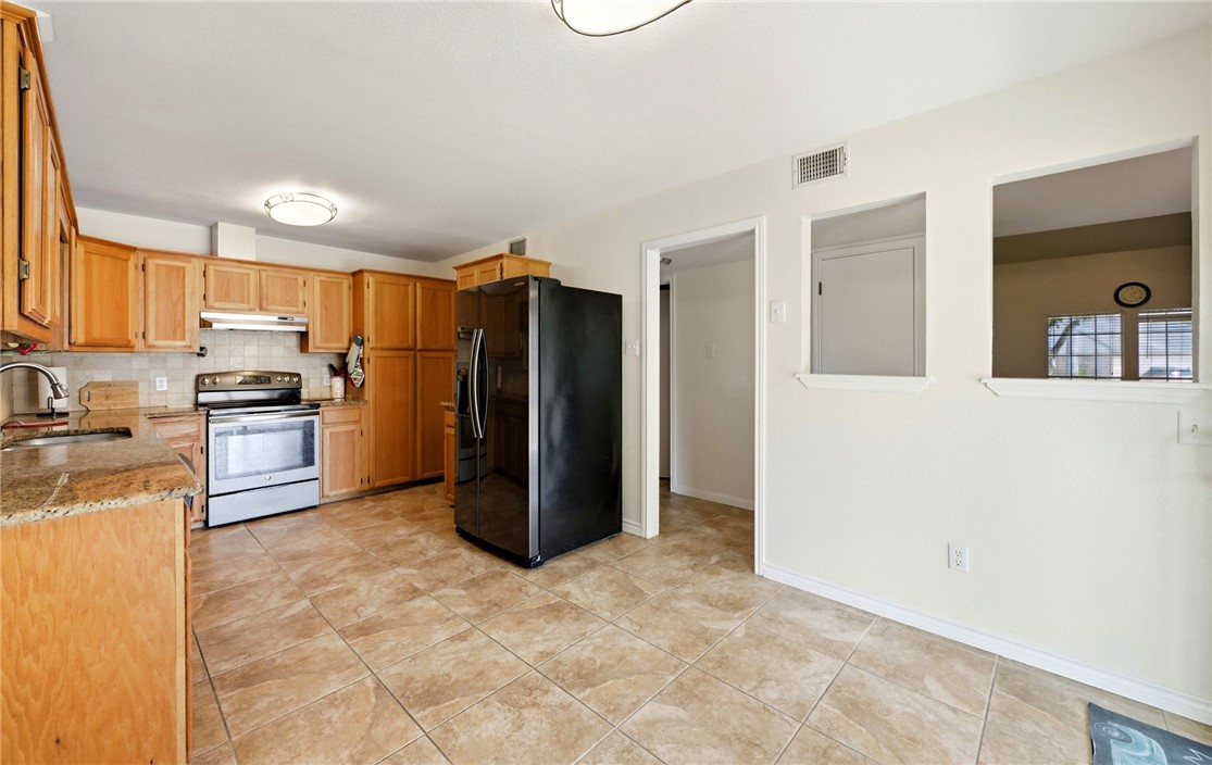 5305 Woodgate Dr Property Photo 8