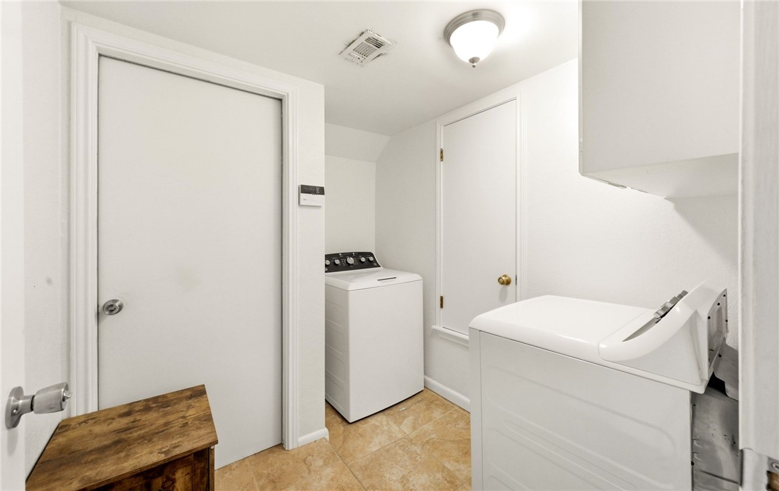 5305 Woodgate Dr Property Photo 14