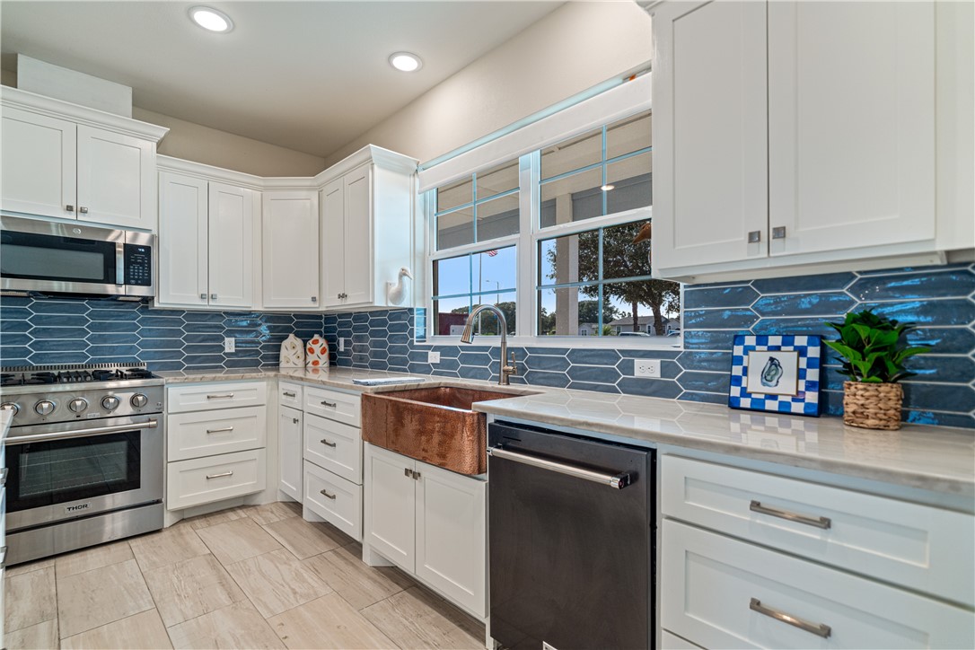 6081 Ennis Joslin Property Photo 7