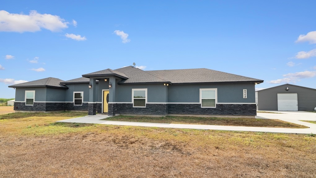5112 County Road 101 Property Photo 1