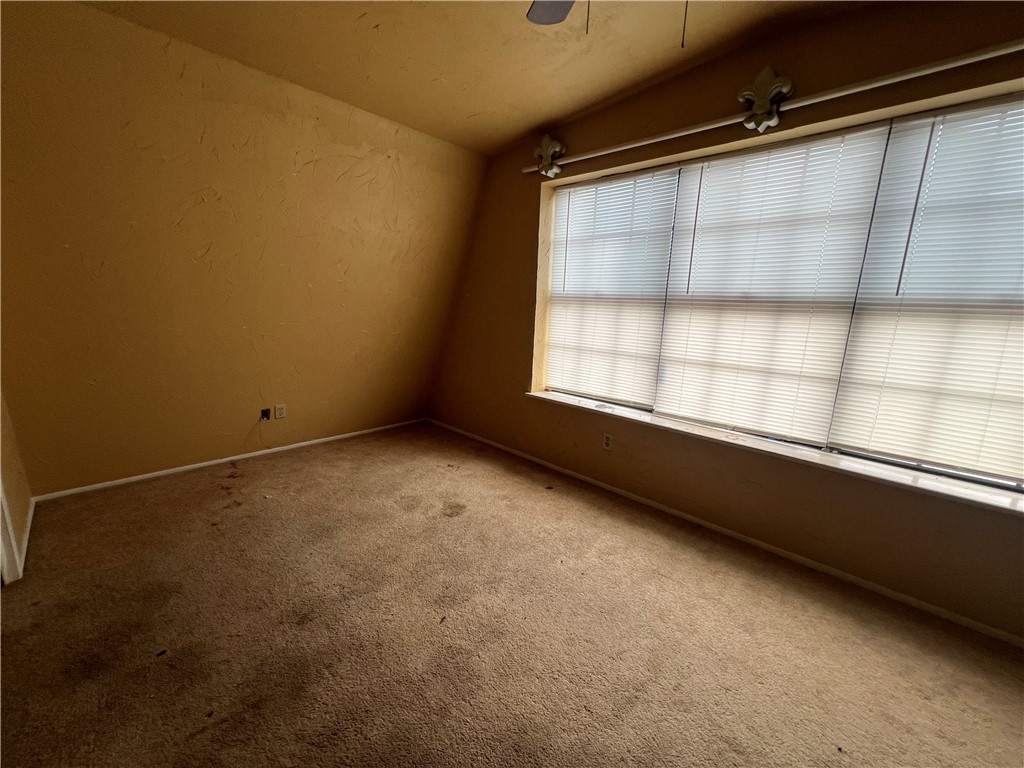 2653 Oak Grove Property Photo 5