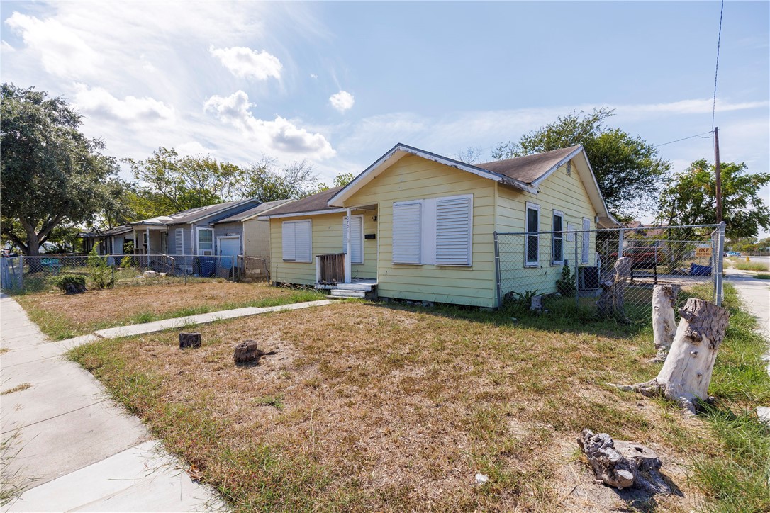 3701 Bertram St Property Photo 3