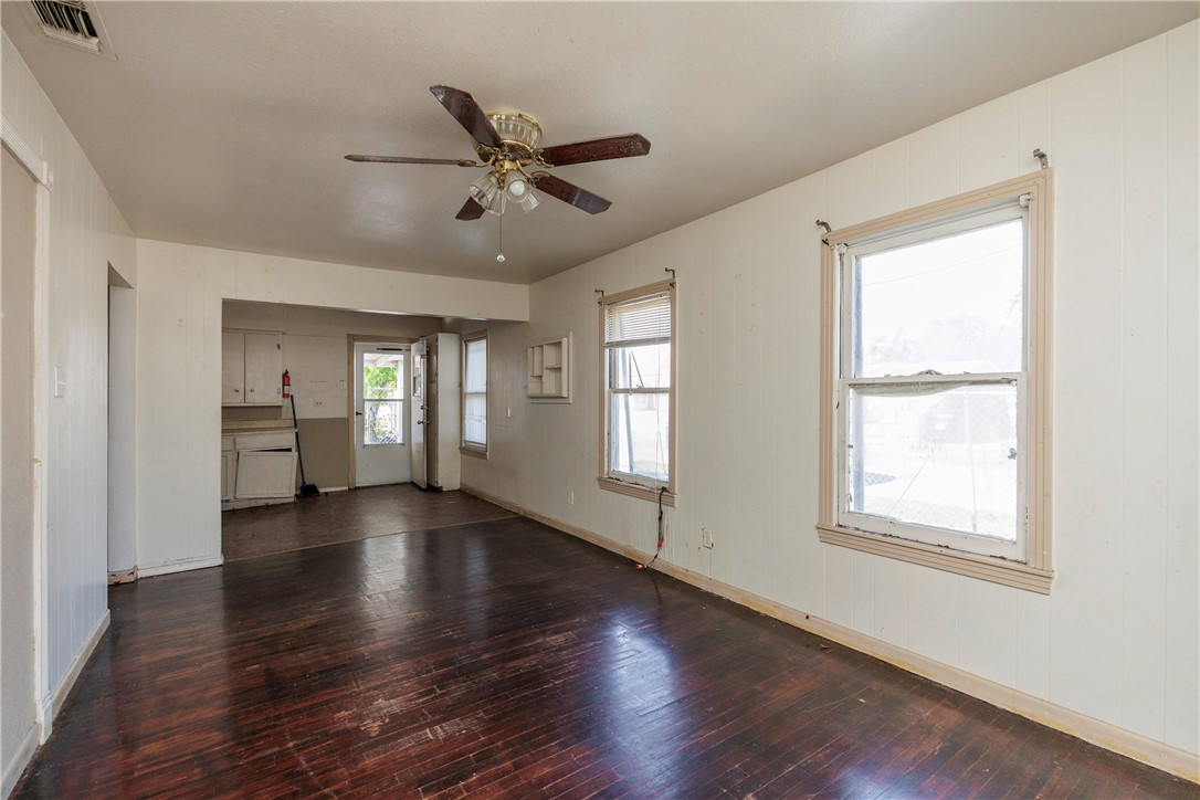 3701 Bertram St Property Photo 4