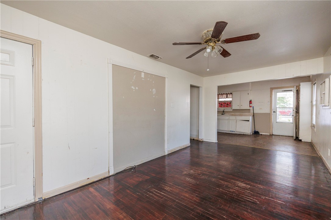 3701 Bertram St Property Photo 5