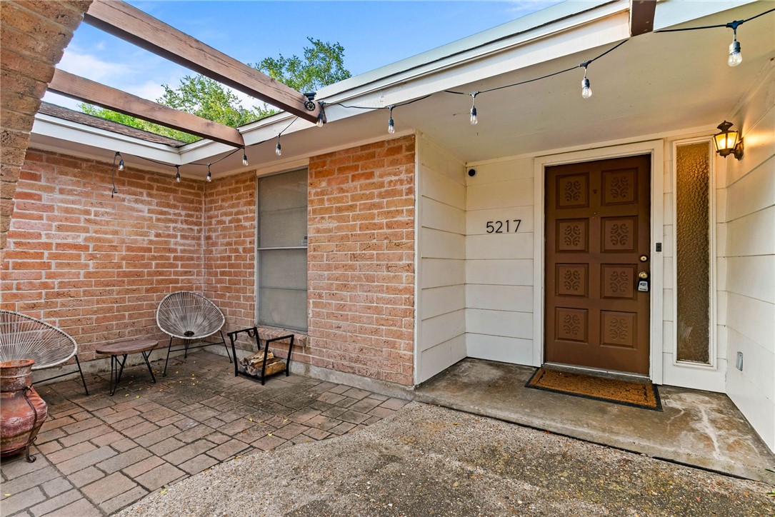 5217 Moultrie Dr Property Photo 2